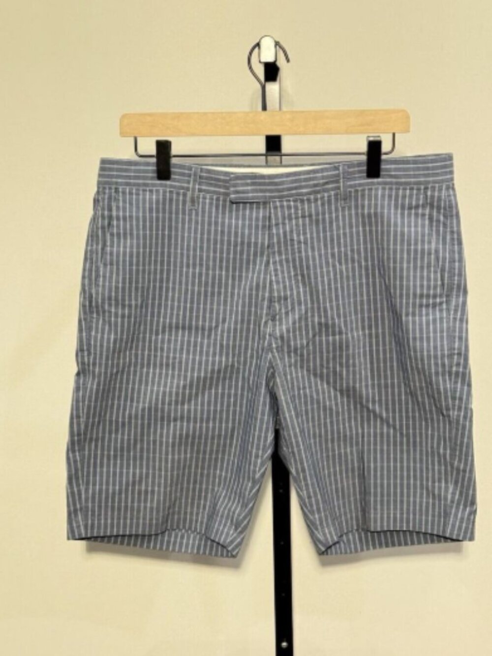 Theory Shorts Mens Size 33 Blue Chinos